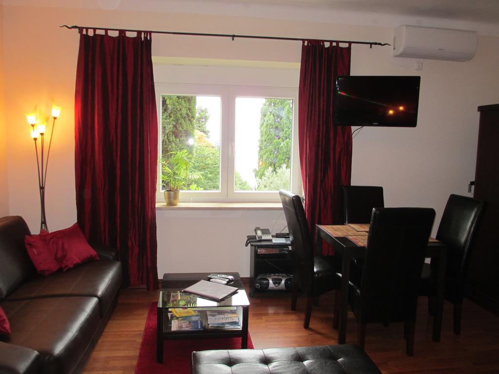 Apartment Villa Edmea Rijeka Exterior photo